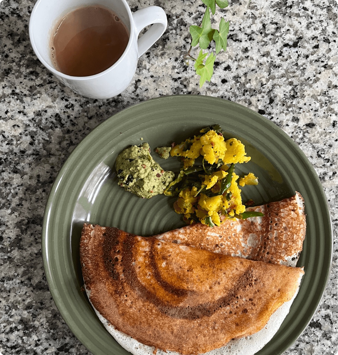 A plate of dosa with potato filling and chutney